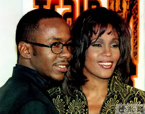 曾与珍妮杰克逊麦当娜传绯闻，却害死惠特尼休斯顿，他究竟是谁？