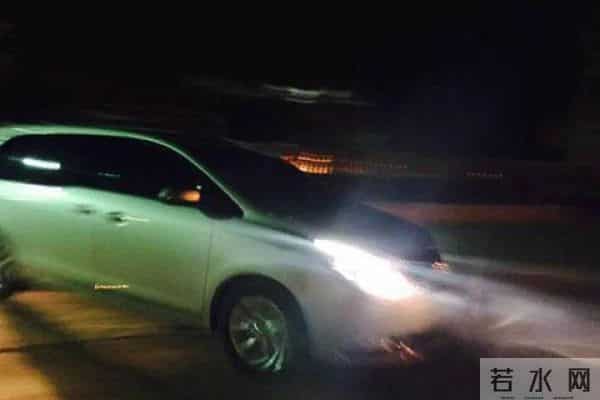 愤怒！吸毒男星复出当导演，新片正式上映，为了挣钱脸都不要了