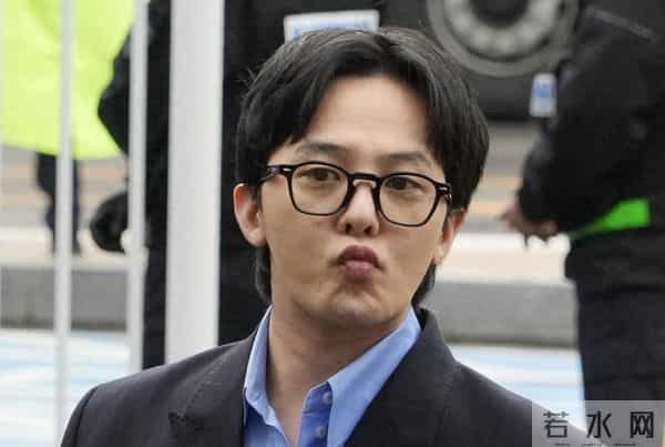 警方怀疑权志龙全身脱毛的用意，再进行头发、指甲检测