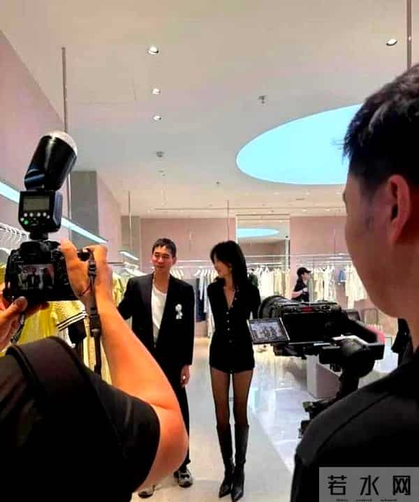 孙千性感黑丝长腿!商场生图美到让人挪不开眼?