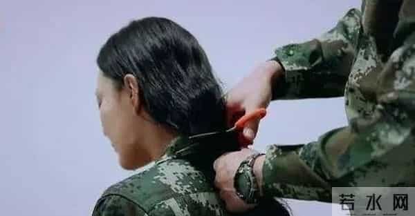 张馨予上位史：从“黑料女王”到荣誉军嫂，她如何“一嫁改命”？