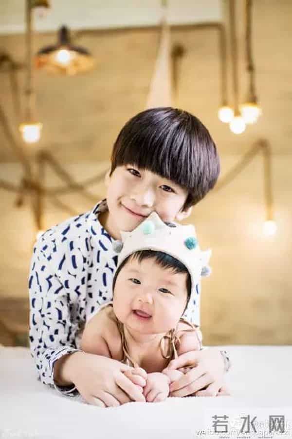 天天哄妹妹好苏,千玺搂弟弟暖炸...小小年纪的他们都成了别人家的哥哥