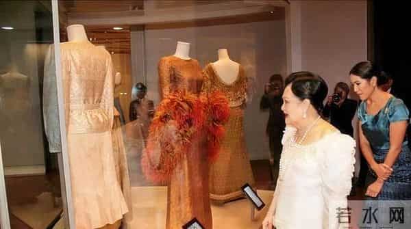 苏后穿衣从土变洋的转变,是这位高人的功劳,礼服穿完还有大用场