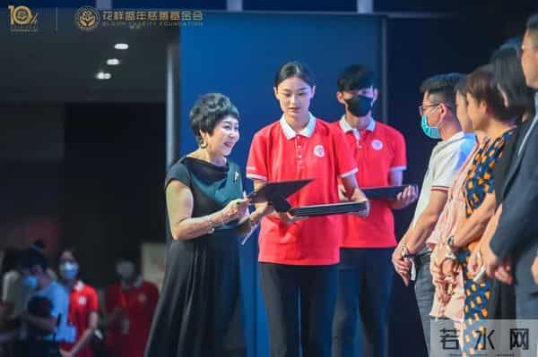 十年公益，为爱前行 - 花样盛年慈善基金会10周年慈善盛典温暖启幕