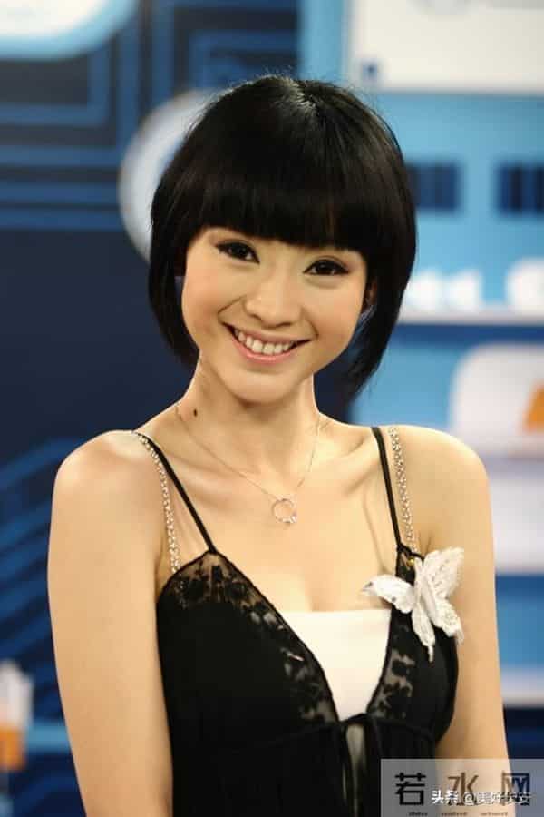 高清多图：柳岩在陕西卫视工作的旧照，青涩懵懂被评价是“丑女”