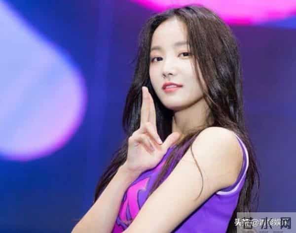 两次街拍被实锤，却次次不承认，李敏镐是怎样对待新恋情？