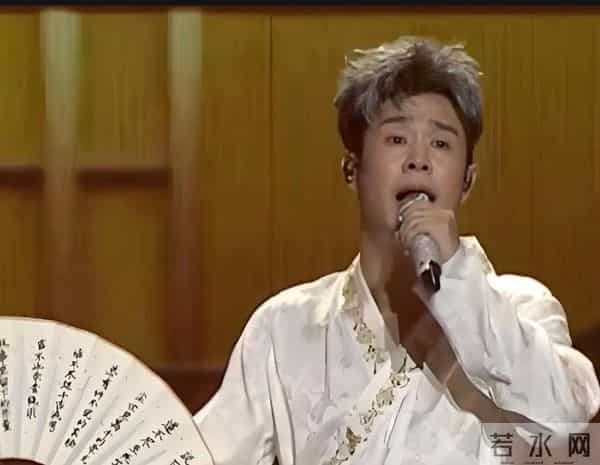 44岁小沈阳现身故宫,没人认识还找三个保镖清道 网友嘲讽:谱真大