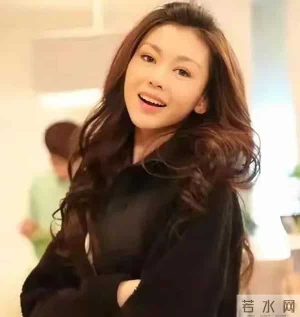 “性感女神”巩新亮