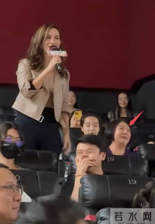 韩庚“幸福肥”上热搜:吴京夫妻做媒,娶五国混血妻子,为女儿戒烟,他们的婚姻越过越甜