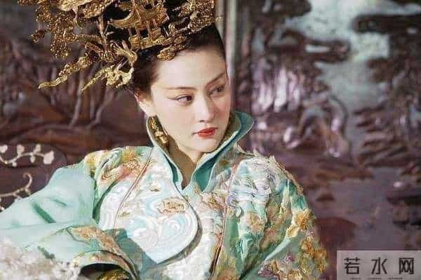 张馨予上位史：从“黑料女王”到荣誉军嫂，她如何“一嫁改命”？