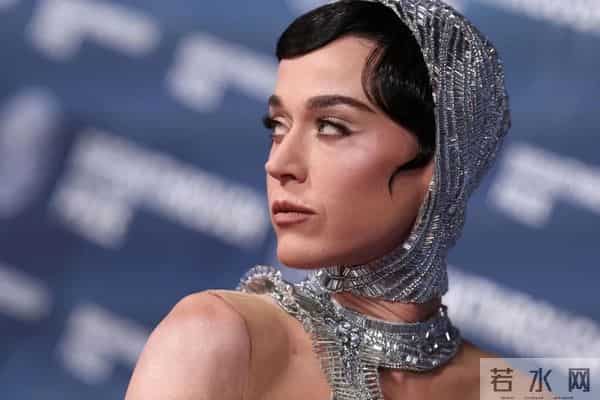 官宣!她要来上海,金曲太多了!上次来沪还是10年前,歌迷沸腾!