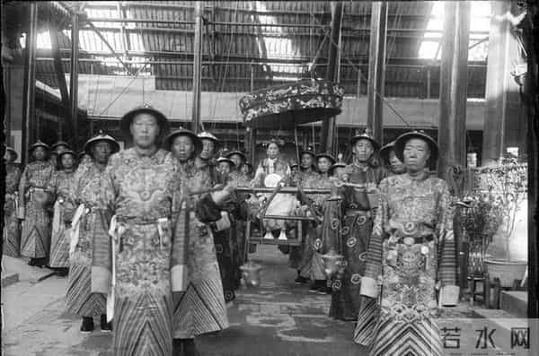 晚清最牛大太监:娶一妻三妾四房太太,折磨死姨太太无人敢管