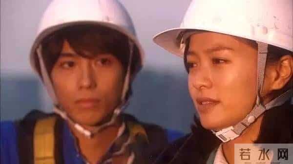 荣仓奈奈和贺来贤人宣布结婚;《大唐荣耀》剧组拍摄时引起大火;李洪基疲劳累积,7日前往医院...