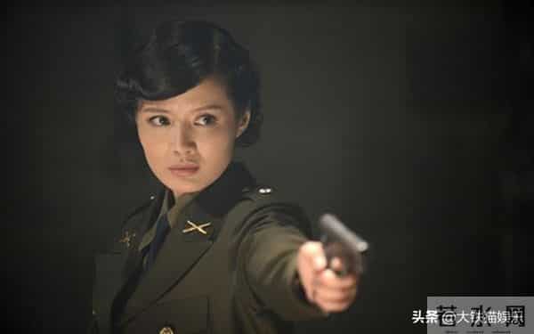 矫揉造作就别演军旅剧了，这8位女星告诉你，什么叫飒爽军人气质
