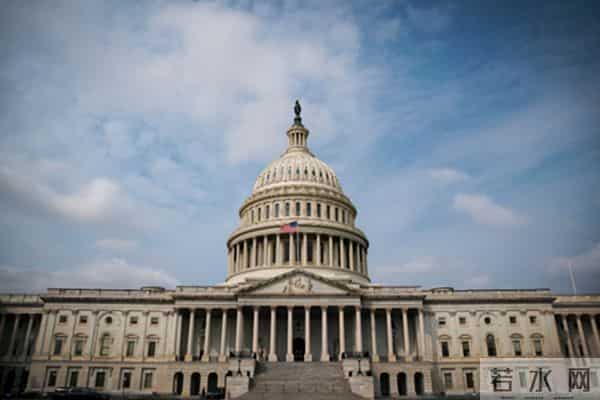 美国女政客陷入“艳照门”,不雅照被外人拿到,要求尊重自己隐私