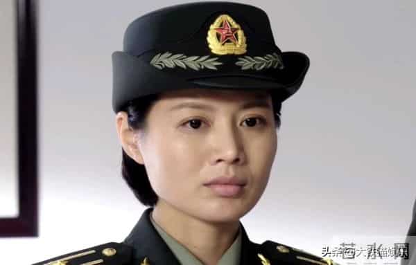 矫揉造作就别演军旅剧了，这8位女星告诉你，什么叫飒爽军人气质
