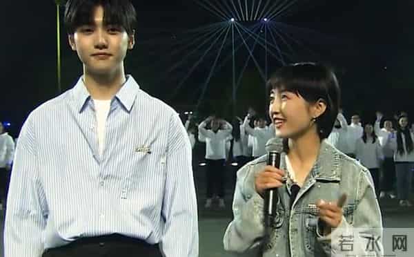 有一种“尴尬”叫张子枫玩性感，身材平平无奇，却偏要露点什么