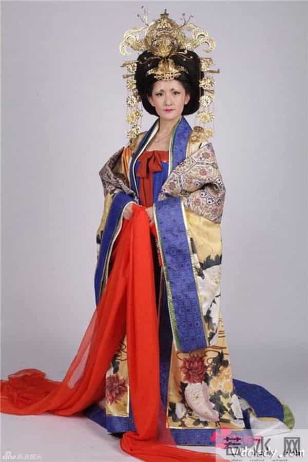 回顾谢娜在《百变大咖秀》中的各种装扮,娜姐真是扮啥像啥