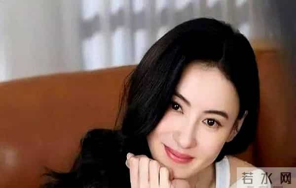 张柏芝露胸照引爆网络。真相曝光令人心酸，女性困境值得深思