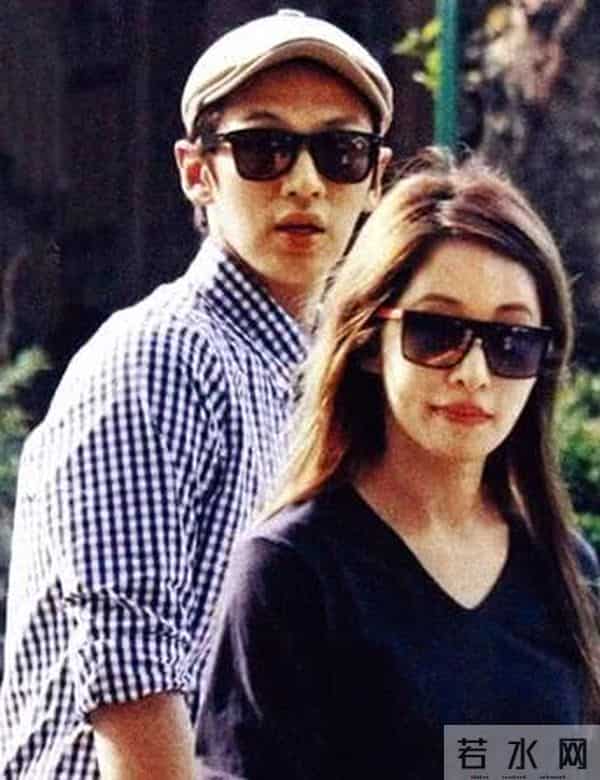 40岁萧亚轩与柯震东罕互动!女方高调送祝福,无惧小16岁男友吃醋