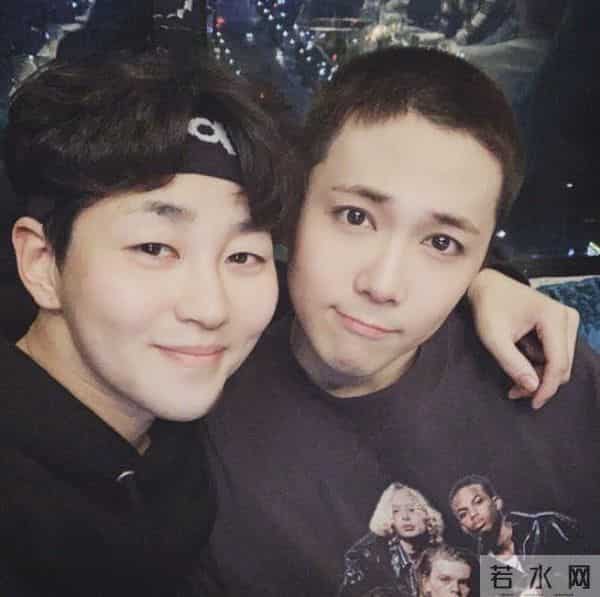 李洪基今日入伍！好友金秀贤、朴信惠到场为他加油打气