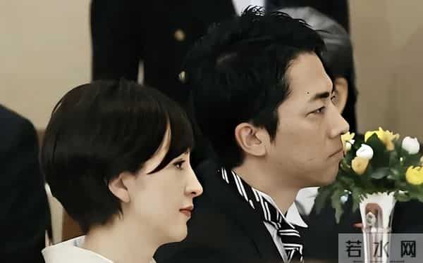 日本最美混血主播：名人二代收割机，42岁挺着孕肚嫁前首相之子_0