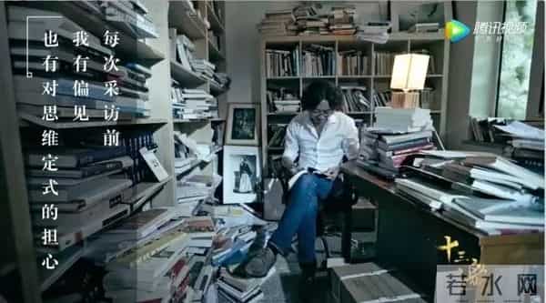 柳岩”穿泳装上街“：借”胸“上位，这个梗还要被人调戏多久？