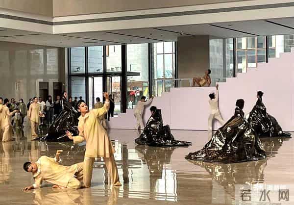 舞美师吴放:如何以当代审美表达古典戏曲内核