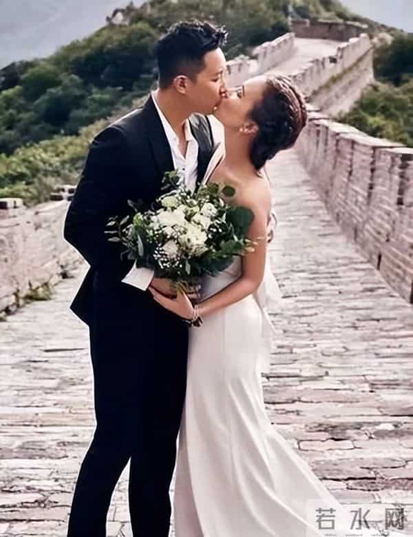 韩庚“幸福肥”上热搜:吴京夫妻做媒,娶五国混血妻子,为女儿戒烟,他们的婚姻越过越甜