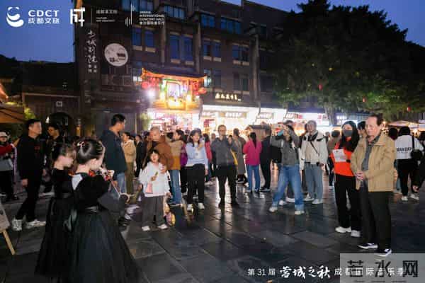 《梁祝》66周年 何占豪携经典旋律亮相成都