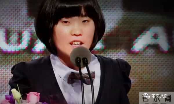 一定很痛苦吧?生日前一天,她和母亲一起自杀身亡