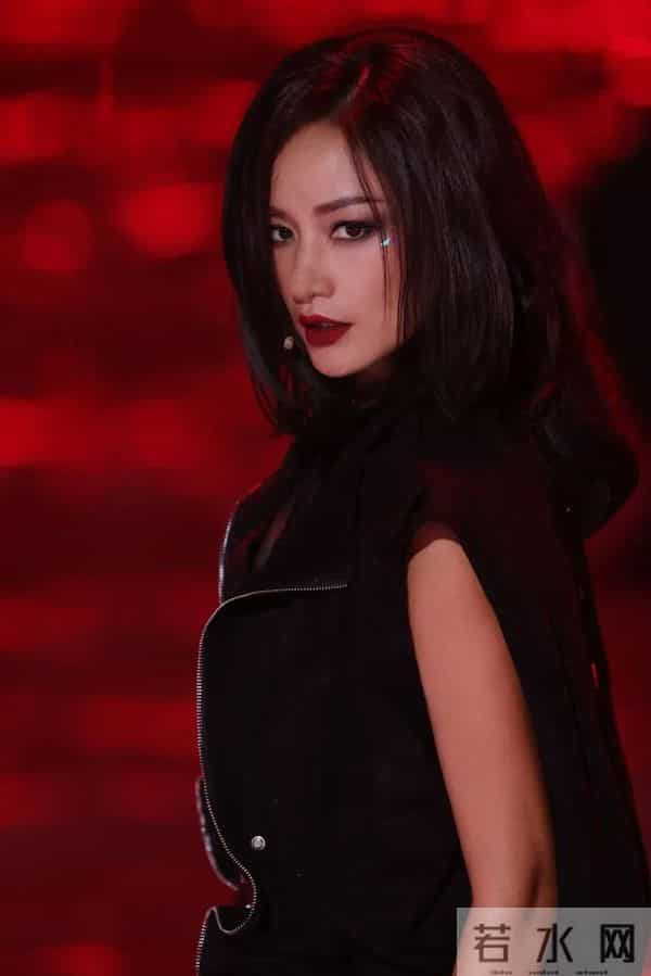 她会不会是今年内娱最反骨的女艺人？