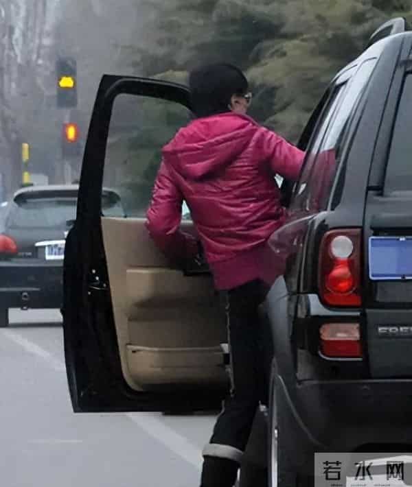 30岁身价几十亿,报复手段堪称教科书,富婆马伊琍的自我挣扎