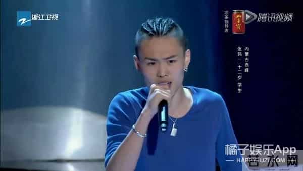 还记得《中国好声音》的张玮吗?他在这部剧里跑龙套?