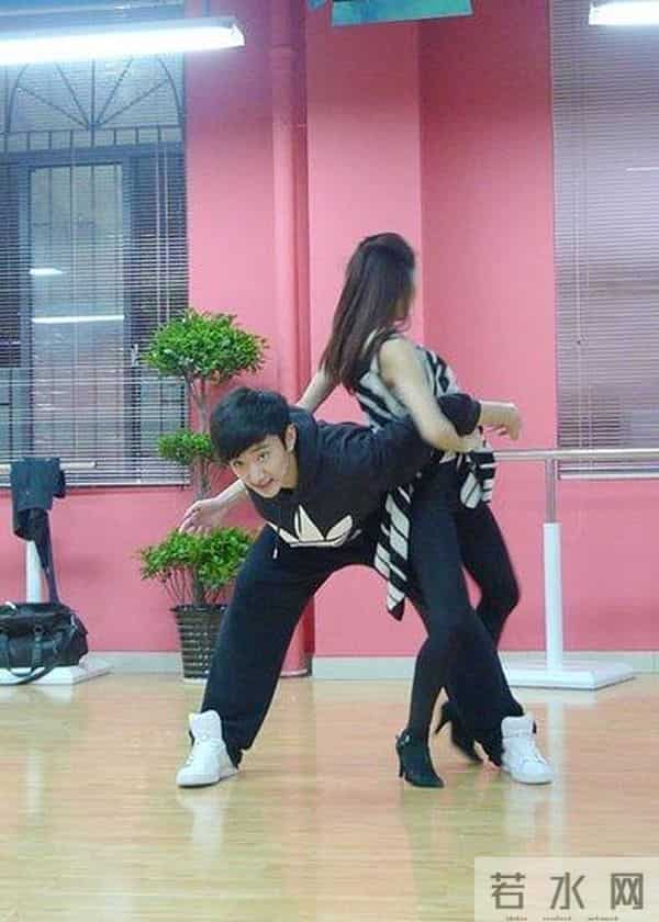 “贾宝玉”于小彤，和“姐姐们”的暴躁爱情，难怪分手了