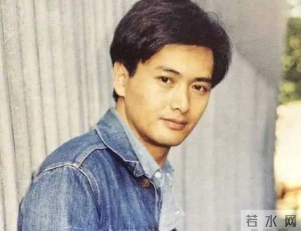 钦佩,周润发一生中四次下跪,每一次都跪得有理有据