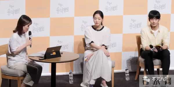 一定很痛苦吧?生日前一天,她和母亲一起自杀身亡