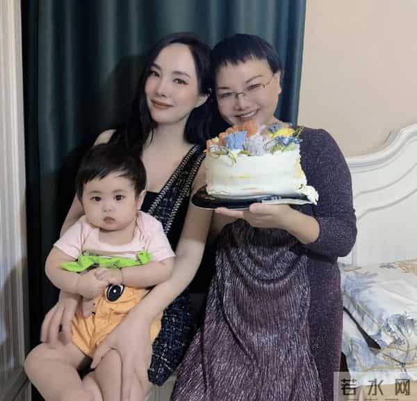 干露露一岁女儿曝光！妹妹干毛毛成网红，网友调侃“露毛姐妹！”