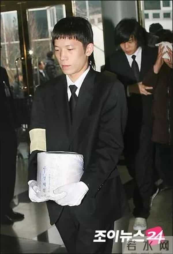 偷骨灰“配阴婚”，这不是阴间事，是人间世