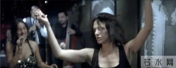 意大利性感女星艾莎.阿基多10部经典影片，她为艺术献身值得称赞