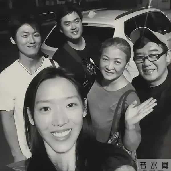 老戏骨李立群借酒消愁,37岁大儿子,35岁女儿和小儿子都未结婚