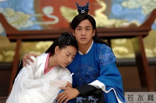 何润东：三次表白孙俪被拒，41岁娶柜姐为妻，恩爱多年无子也幸福