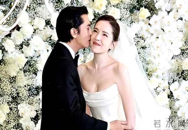 邱泽、许玮甯绝美婚礼! 儿子Ian现身「穿得像爸爸」萌翻_1