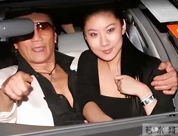 被谢贤养了12年，用青春换来2000万的Coco，已经走上了另一条道路