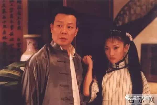 出生军人家庭,出道就演男一号,一夫两妻多年,儿子帅气长这样