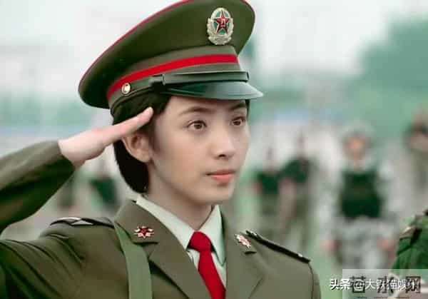 矫揉造作就别演军旅剧了，这8位女星告诉你，什么叫飒爽军人气质