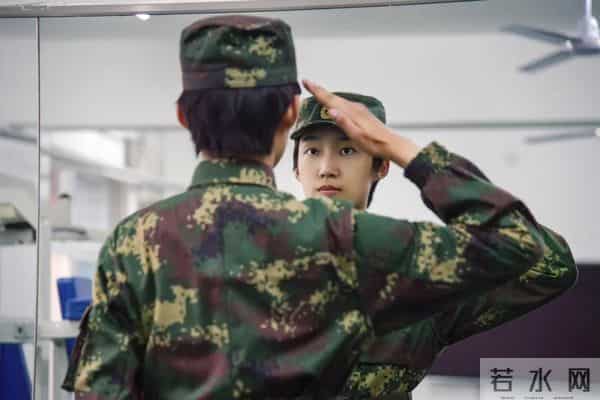 点赞“火箭少女”!北影女孩增重20斤,考上公务员又报名参军