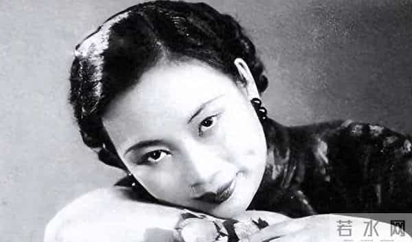 1941年，一个少女进入特工中心，一种特殊训练令人害羞脸红