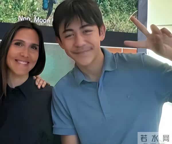 混血基因的“弊端”出现了，47岁刘烨老来俏，让儿子诺一尴尬了