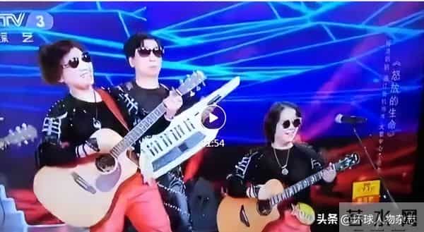 79岁“摇滚奶奶”全网走红,一开口把王菲唱到“肝儿颤”